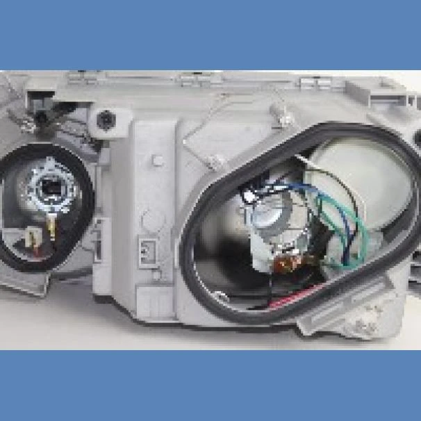 Mercedes-Benz W126 LHS Headlamp For Sale in Kenya (1982-1996)