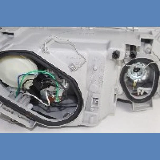 Mercedes-Benz W126 RHS Headlamp For Sale in Kenya (1982-1996)