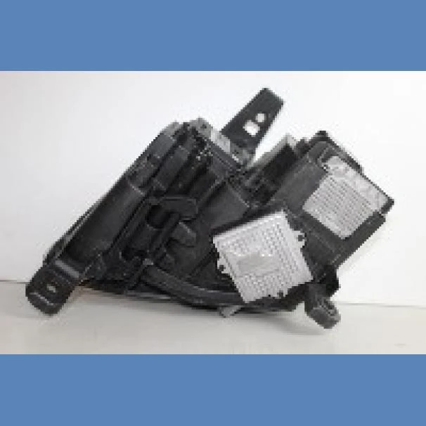 Jeep Grand Cherokee WK2 RH Headlamp Facelift For Sale in Kenya (2014)