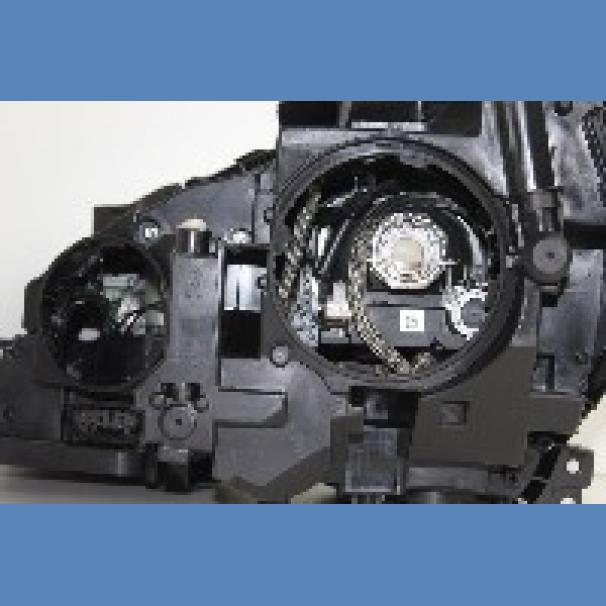 Mercedes-Benz W205 RF Single Xenon Headlight For Sale in Kenya