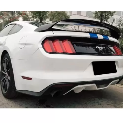 Ford Mustang GT350R Style Gloss Black Boot Spoiler (2016–2026)